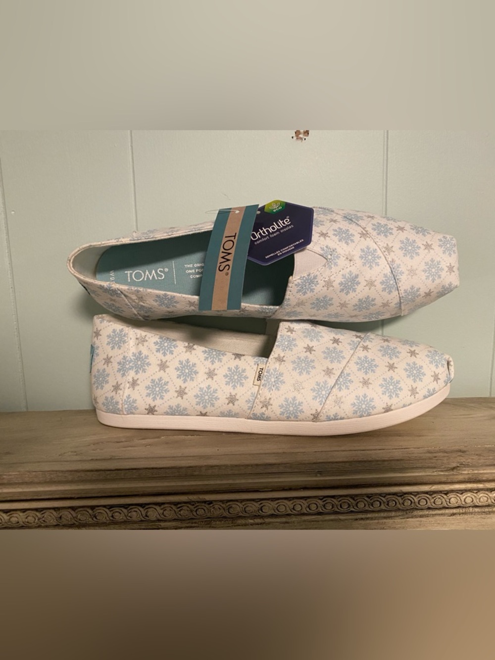 NWT TOMS Women’s Snowflake Slip-On Canvas Shoes in Light Blue Size 9.5